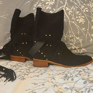 Sold: Gorgeous See by Chloe Pull-on Short Boots